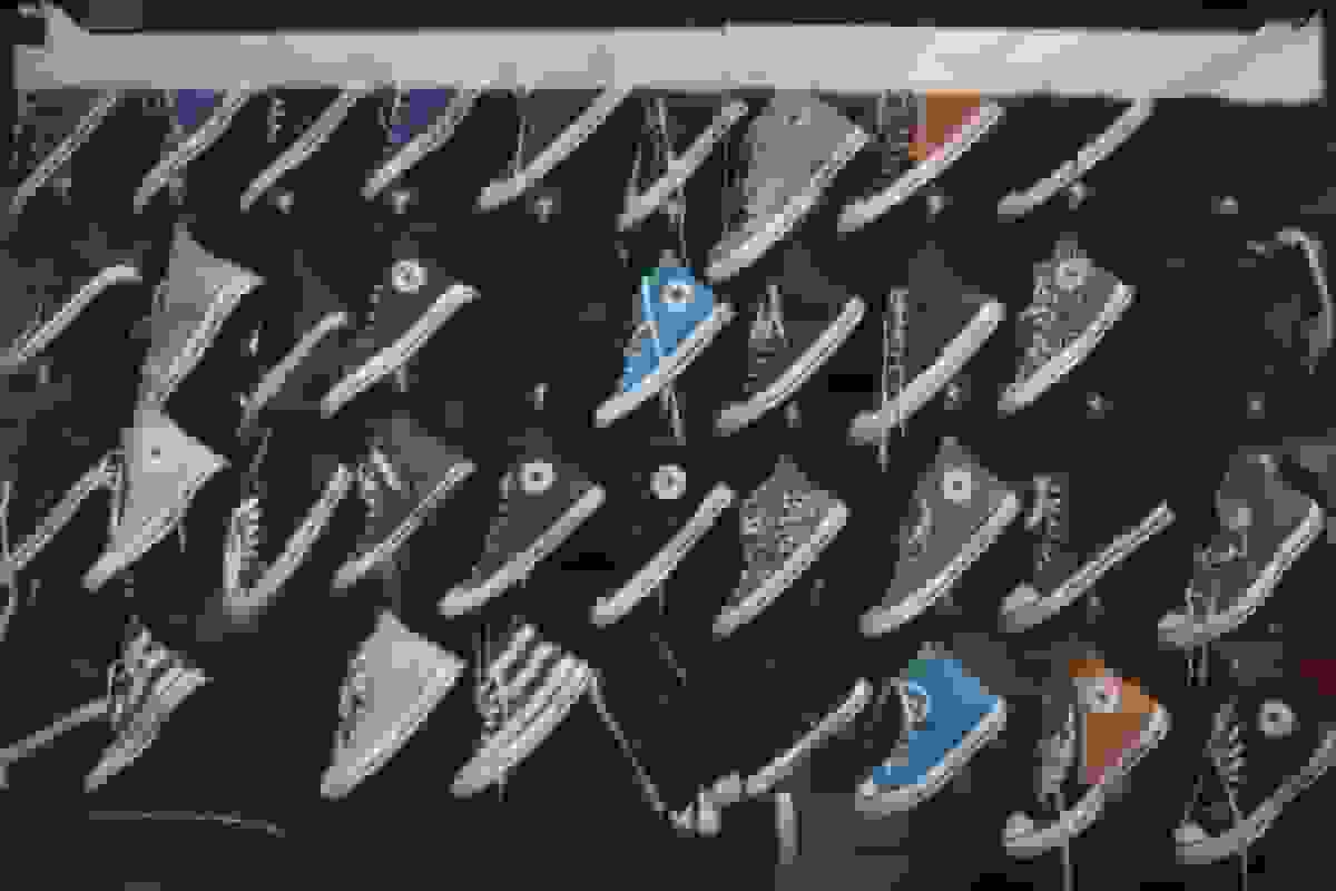 نایک باید کانورس را بفروشد