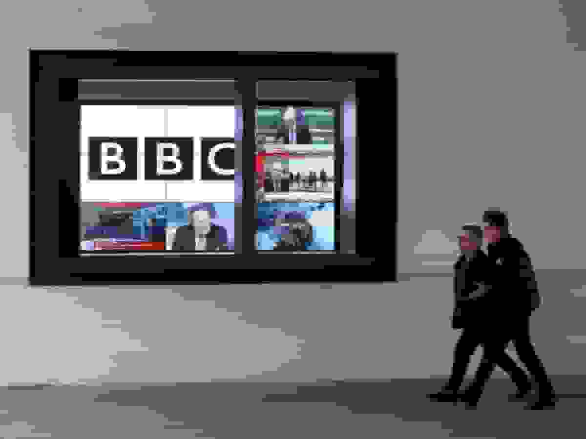 آلگرا استراتون: آیا باید از بی‌بی‌سی دفاع کرد یا آن را قطع بودجه نمود؟