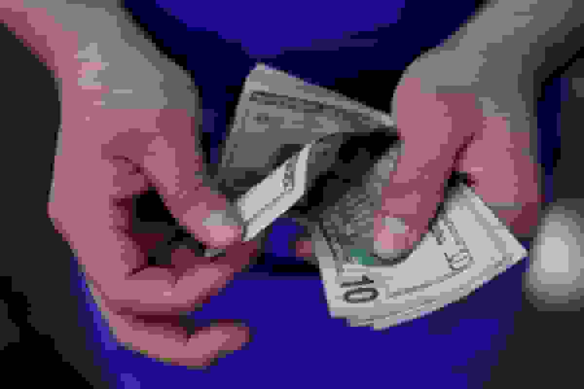 دلار در آستانه بدترین هفته از ماه ژوئن با تمرکز بر داده‌های اقتصادی پیش رو