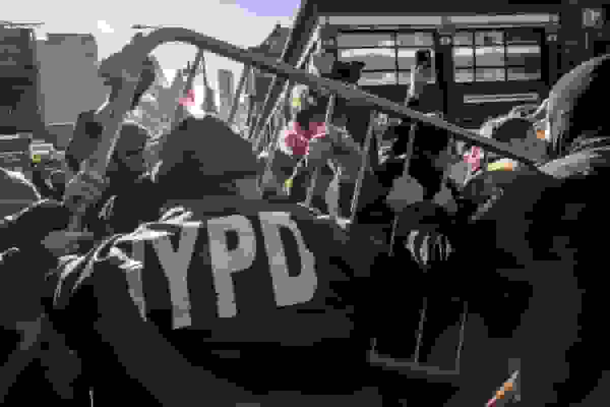 معترضان عملیات فدرال مهاجرت در منهتن جنوبی را مختل کردند