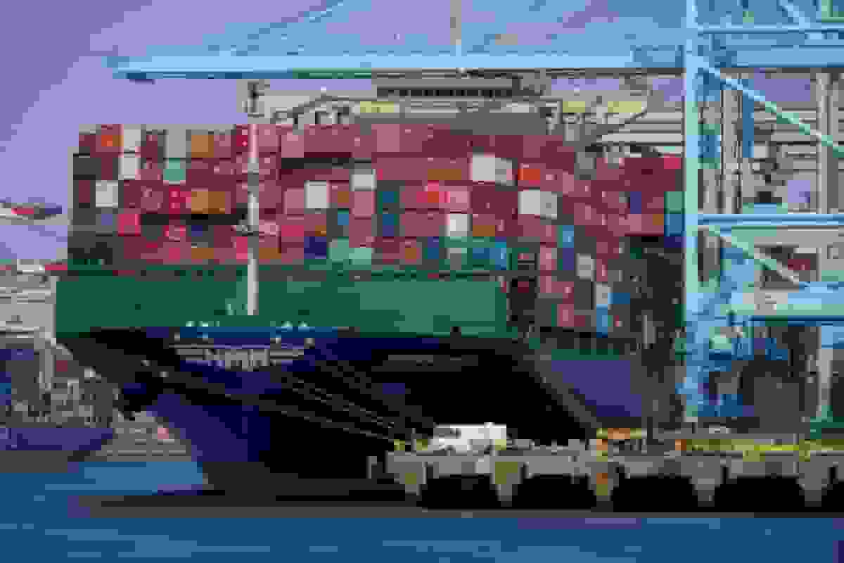 مازاد تجاری چین از ۱ تریلیون دلار فراتر رفت با بازگشت رشد صادرات