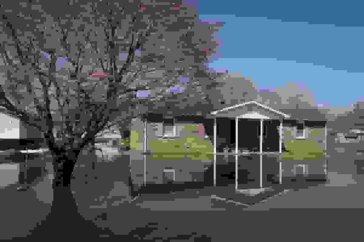 خانه‌ی روستایی برای فروش. خطر سیل را نادیده بگیرید