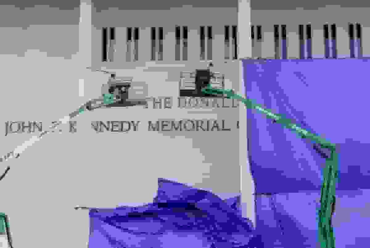 اضافه شدن نام ترامپ به تابلوی مرکز کندی پس از رأی هیئت مدیره