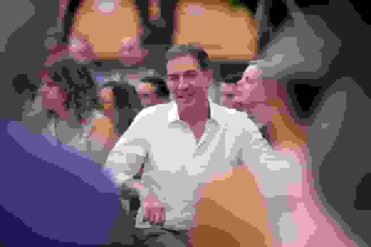 کاندیدای موقرمز میله‌یی از آرژانتینی‌ها می‌خواهد به مرد طاس رأی دهند