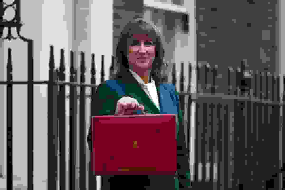 بودجه ریچل ریوز: اقدامات حداقلی برای آرام نگه داشتن بازارها