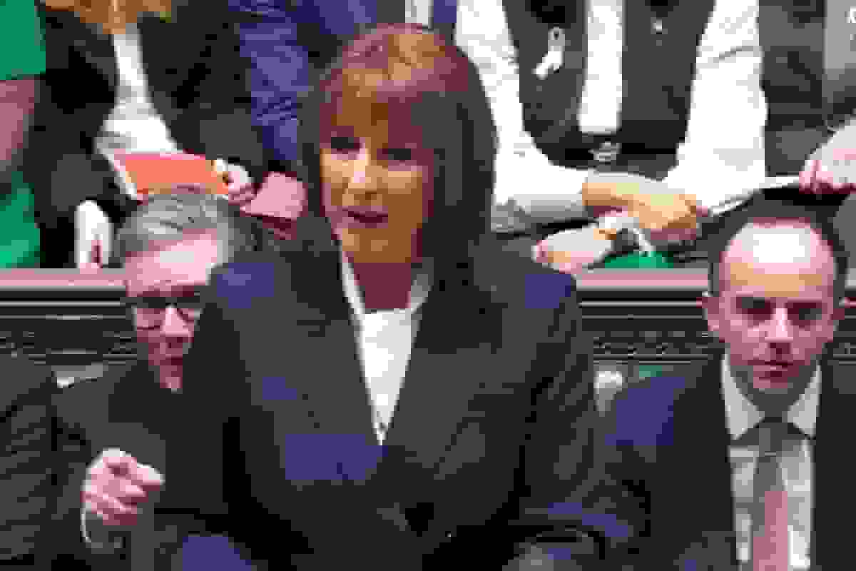 راشل ریوز پس از هرج و مرج بودجه مالیات‌ها را افزایش می‌دهد