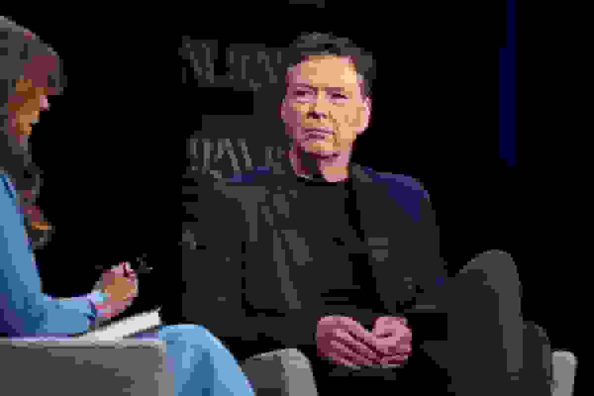 جیمز کومی درخواست رد اتهامات وزارت دادگستری را ارائه میدهد