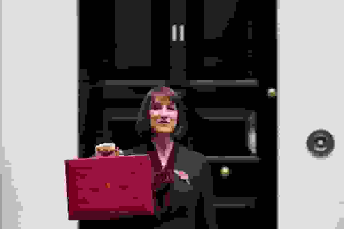 بودجه انگلیس راشل ریوز را با چالش ۳۰ میلیارد پوندی روبرو کرد