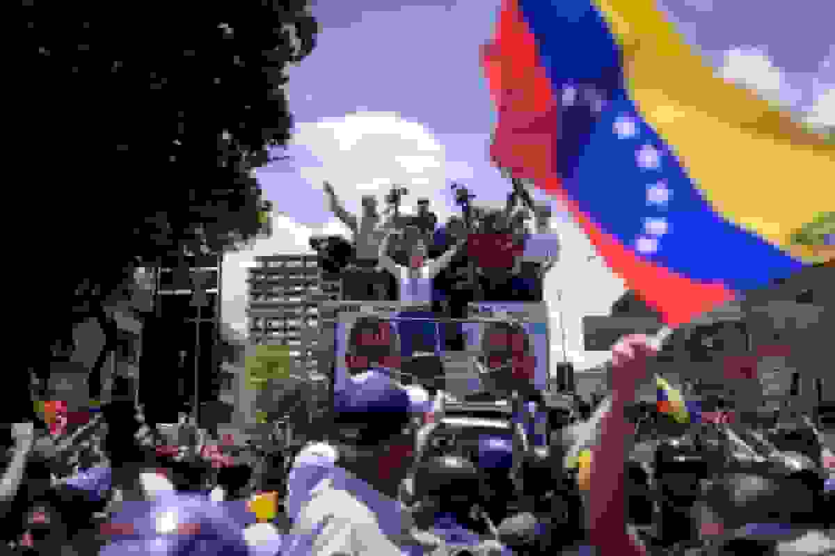 برنده نوبل ماشادو ممکن است برای دریافت جایزه از مخفیگاه بیرون بیاید اما این کار پرخطر است