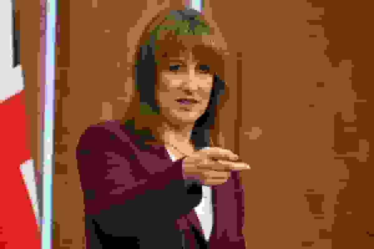 ریچیز به سمت افزایش مالیاتها در بریتانیا برای پر کردن کسری بودجه حرکت میکند