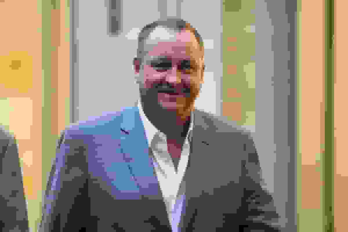 تایکون خرده‌فروشی بریتانیا مایک اشلی سهام فرزرز را وثیقه وام کرد