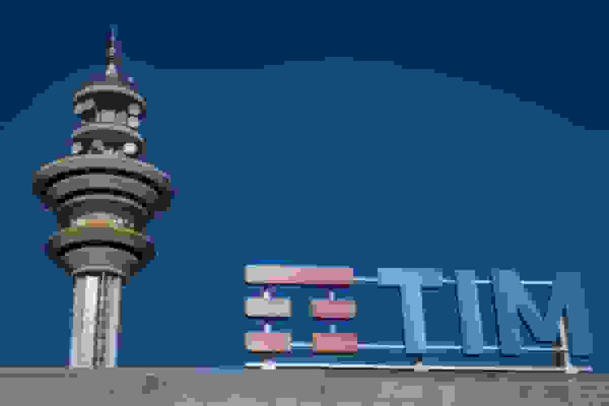 جلسه هیئت مدیره Telecom Italia برای بررسی تبدیل سهام پس‌انداز