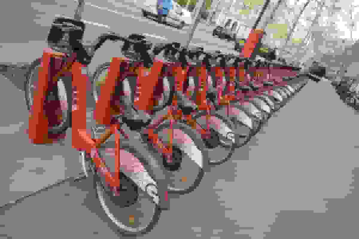 آیا شهرها باید دوچرخه‌های اشتراکی شهری را برای گردشگران ممنوع کنند؟