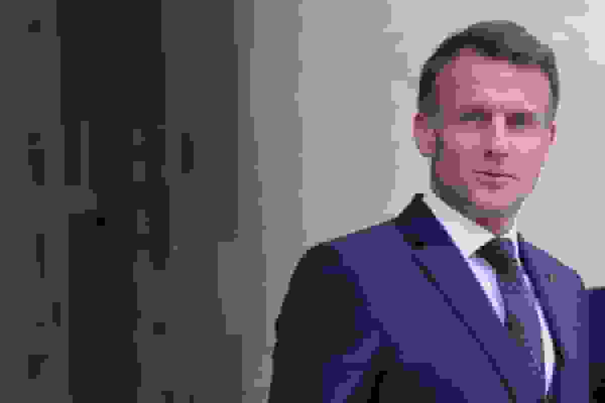 ماکرون خواستار ثبات در فرانسه با وجود خطر سقوط دولت شد