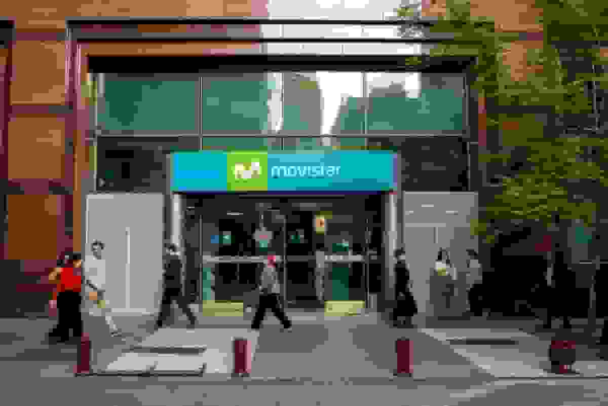 تلفنیکا شیلی تأیید کرد که شرکت مادر در حال فروش واحد محلی است