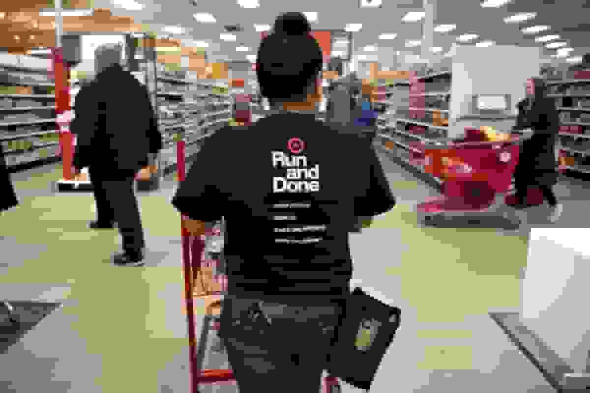 هدف الزام می‌کند کارمندان با لبخند و رفتار دوستانه فروش را افزایش دهند