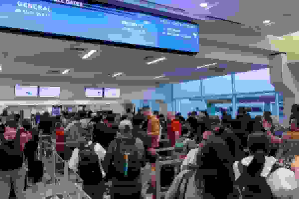 تیم ترامپ هشدار می‌دهد: اختلالات پروازی با ادامه تعطیلی دولت آمریکا افزایش می‌یابد