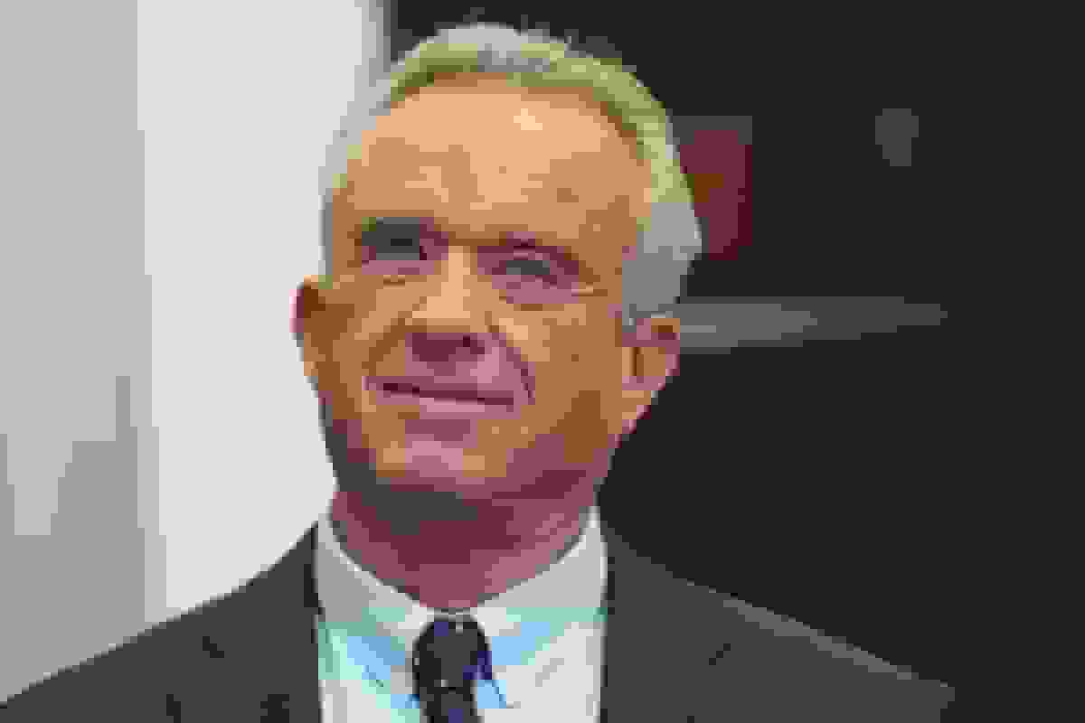 افزایش تردیدها در مورد دستورالعمل‌های واکسیناسیون و مواضع رابرت اف. کندی جونیور