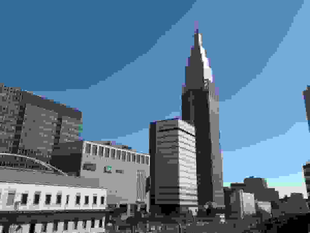 ان‌تی‌تی دوکومو فروش املاک به ارزش بیش از ۶۰۰ میلیون دلار را بررسی می‌کند