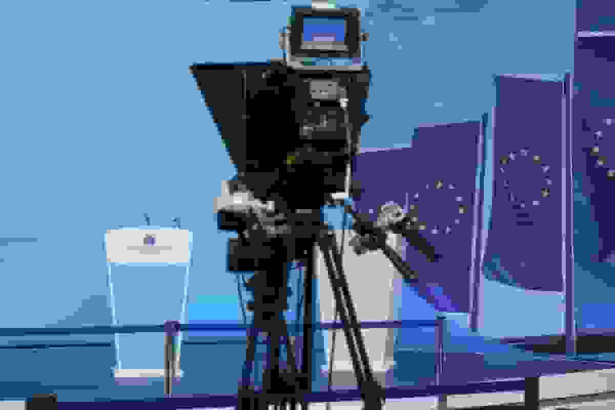 بانک مرکزی اروپا نرخ بهره را بدون تغییر نگه داشت با رشد قوی‌تر و تورم نزدیک به هدف