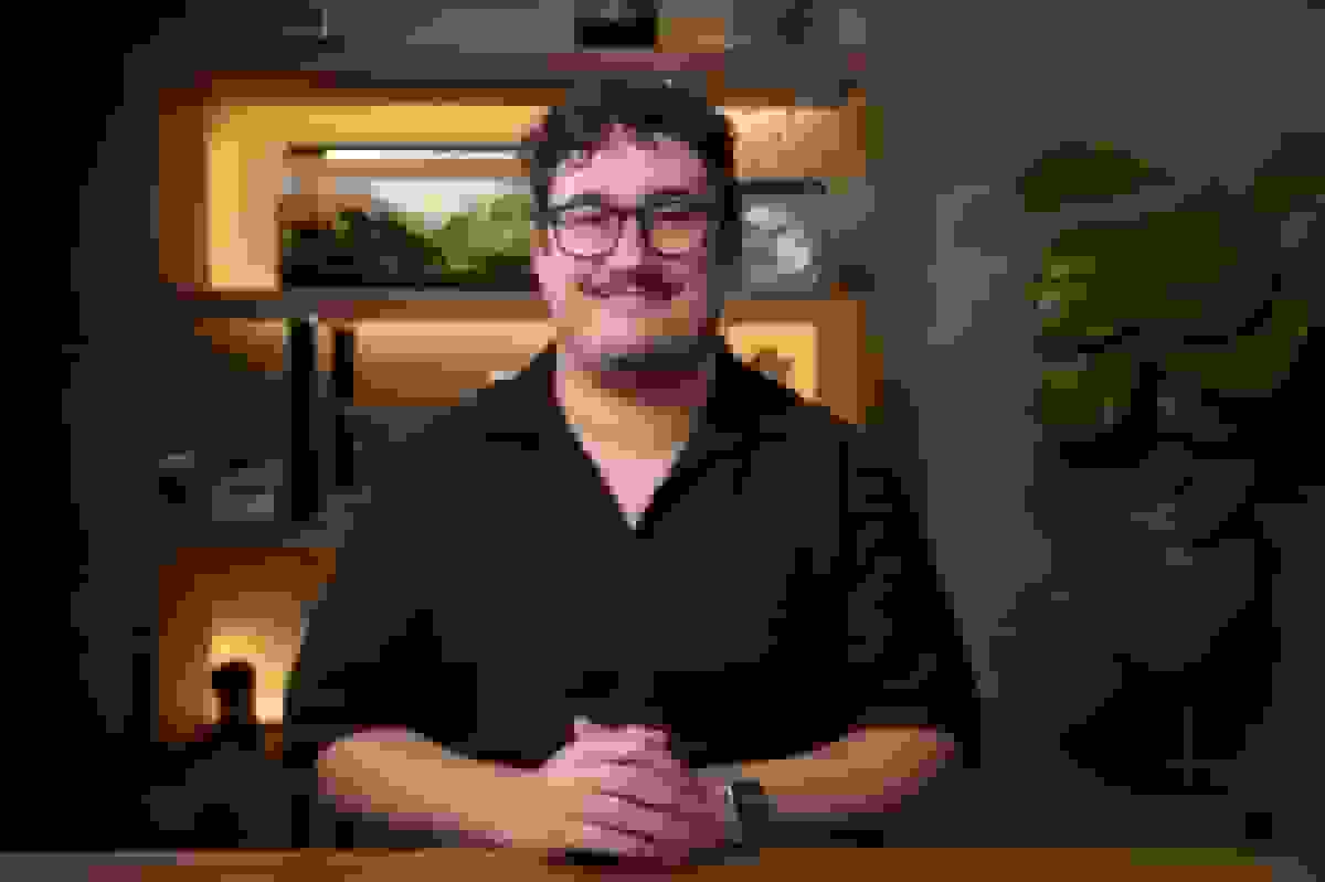 کیلب هامر: جری اسپرینگر یوتیوب که امور مالی شخصی را به ورزشی خونین تبدیل می‌کند