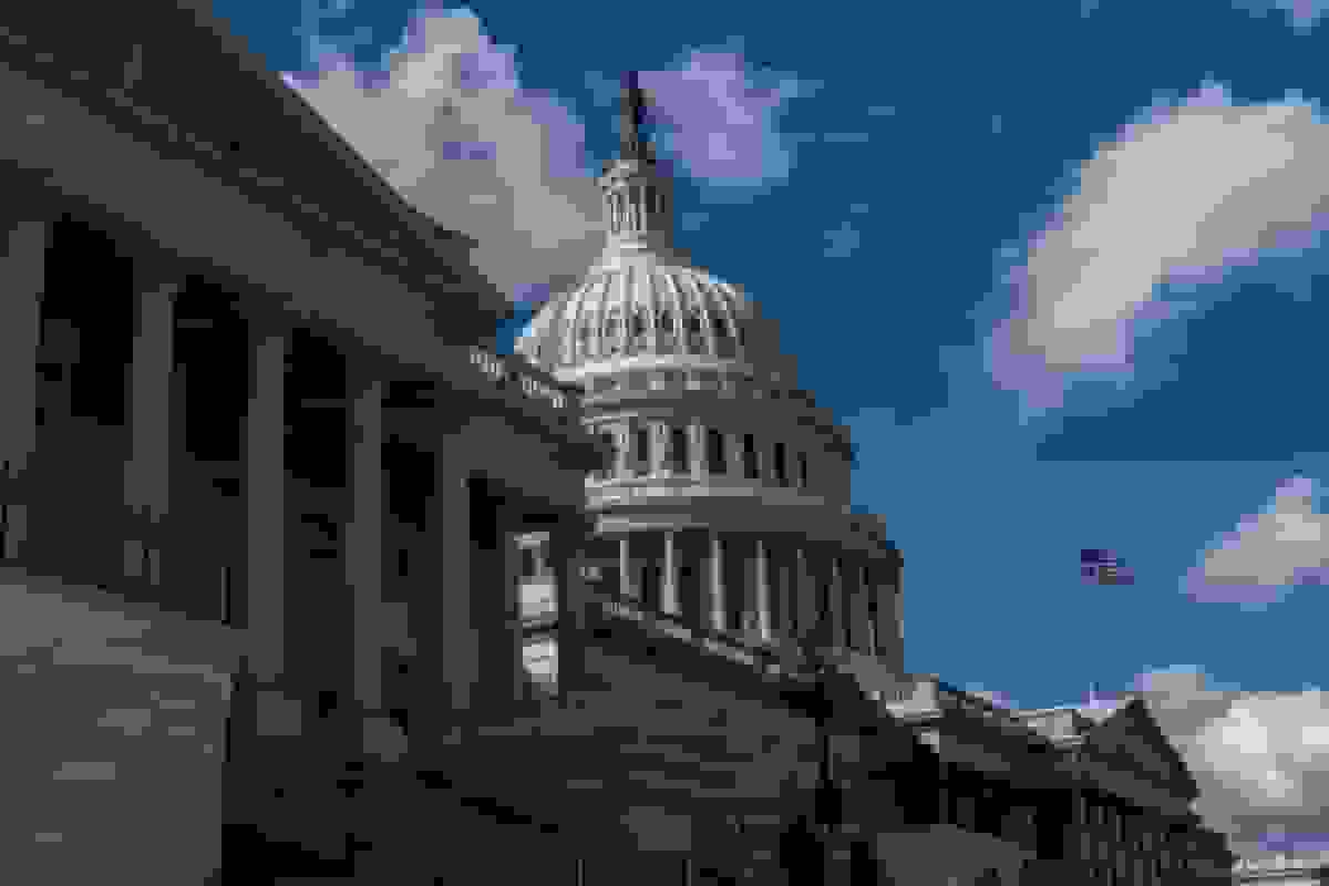 ترامپ از «گزینه هستهای» برای حذف فیلیباستر در سنا حمایت میکند