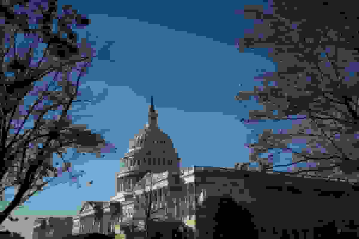 جمهوری‌خواهان میانه‌رو در برابر رهبران مجلس برای یارانه‌های بهداشتی ایستادگی می‌کنند