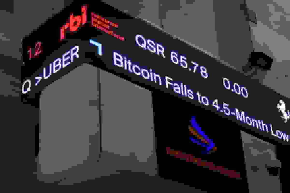 سقوط بزرگ بیت‌کوین در سال ۲۰۲۵ و عملکرد ضعیف در مقایسه با اوراق قرضه و طلا