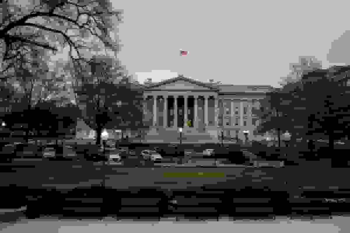 بررسی فدرال رزرو پیشبینی خرید حدود ۲۲۰ میلیارد دلار اوراق خزانه در ۱۲ ماه