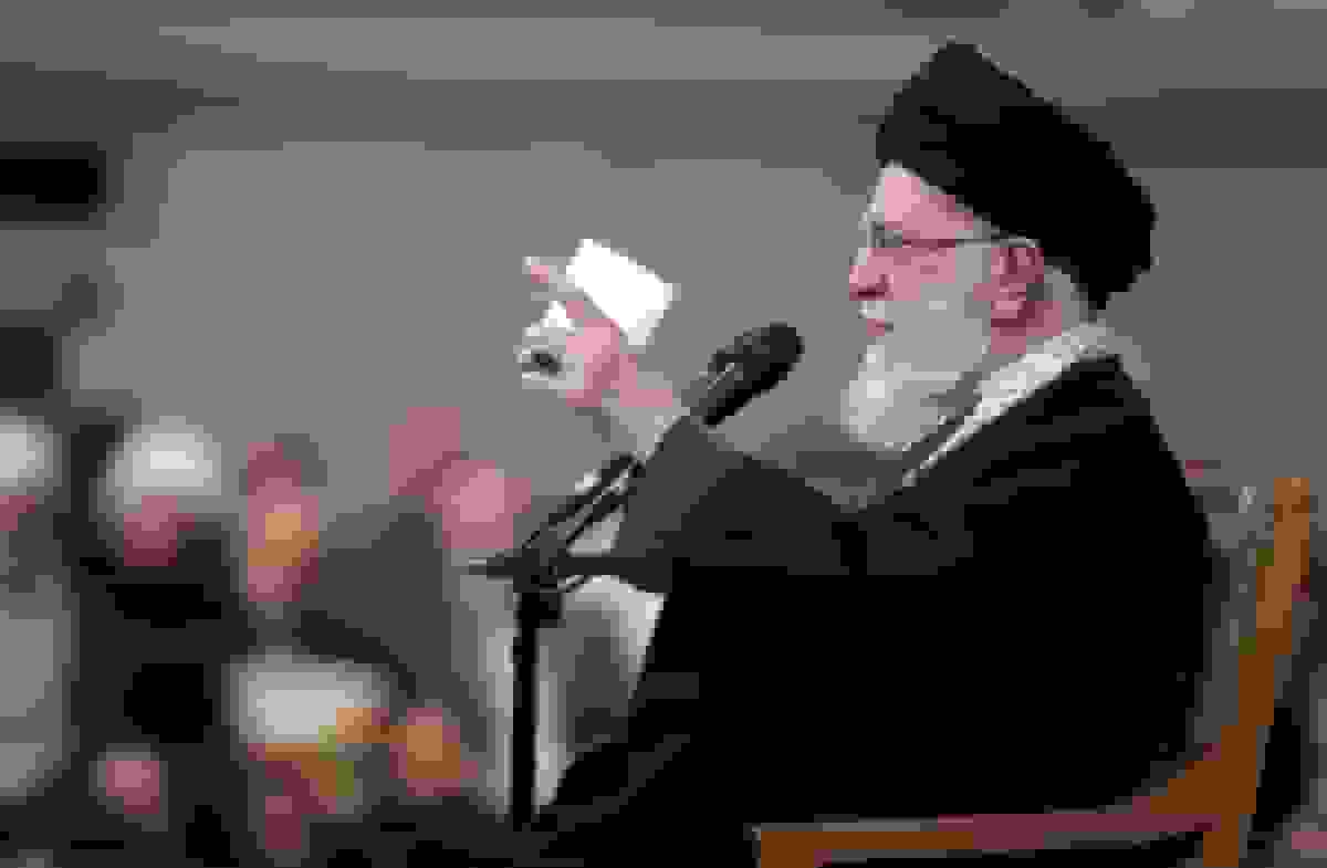 رهبر ایران قول سرکوب اعتراضات می‌دهد