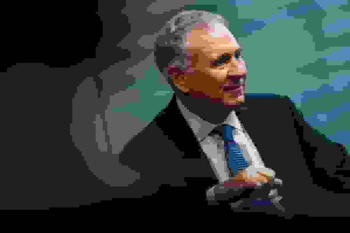 کن گریفین نزدیک به فروش آخرین خانه خود در شیکاگو پس از کاهش قیمت