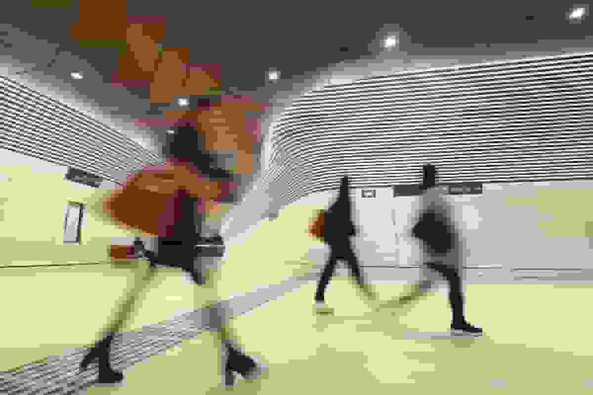 اقتصاد استرالیا به طور غیرمنتظره‌ای شغل از دست داد و بازدهی اوراق کاهش یافت