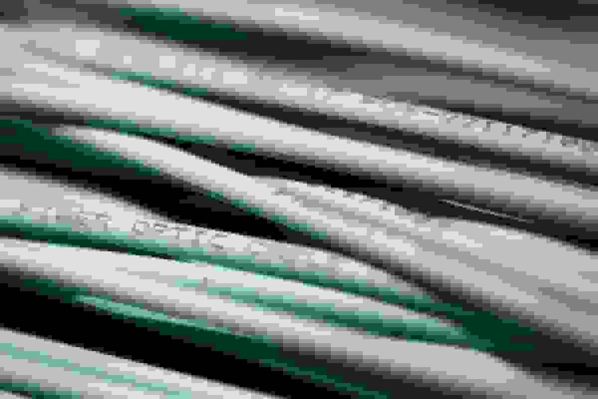 بی‌تی از دست دادن مشترکان پهنای باند را به رقبا و بازار ضعیف نسبت می‌دهد