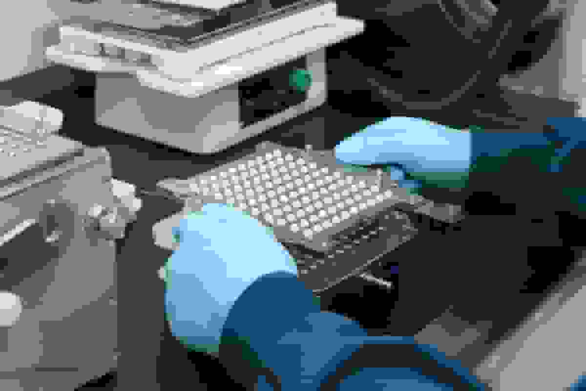 چین کنترل کامل صنعت داروسازی جهانی را در دست دارد