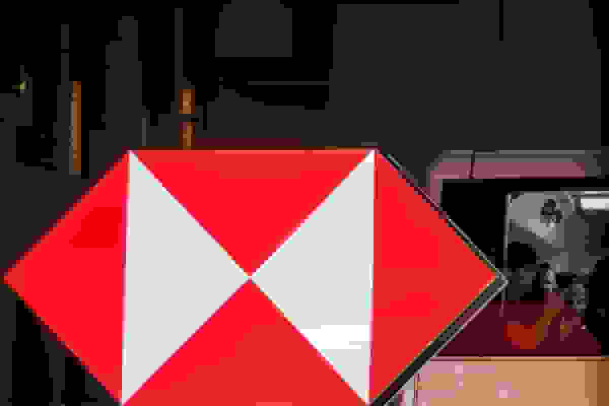 افزایش دستمزد برخی بانکداران در بانک خصوصی سوئیستی اچ‌اس‌بی‌سی برای جلوگیری از خروج کارکنان