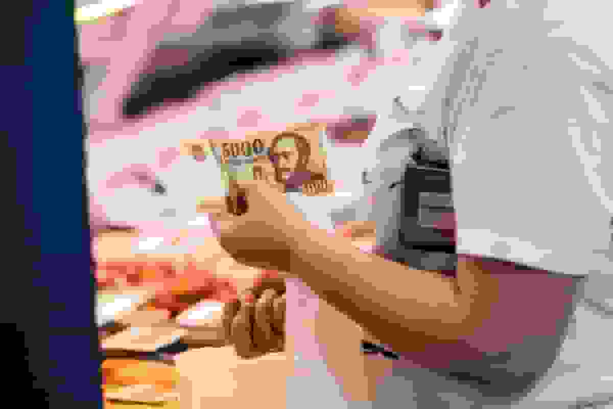 ارزهای بازارهای نوظهور پنجمین روز متوالی ضرر در ماه جاری