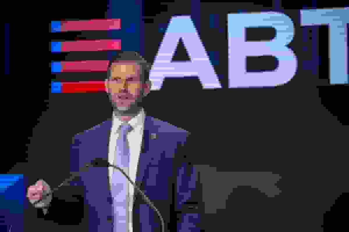 سقوط ارزهای دیجیتال در حال کاهش ثروت خانواده ترامپ و پیروانش است