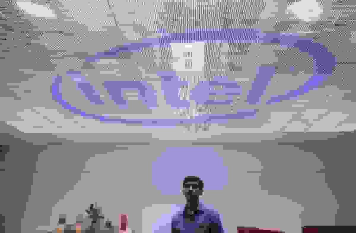 انتل با مانع بالای درآمدی روبرو می‌شود در حالی که سهام اوج می‌گیرد و نقدینگی سرازیر می‌شود