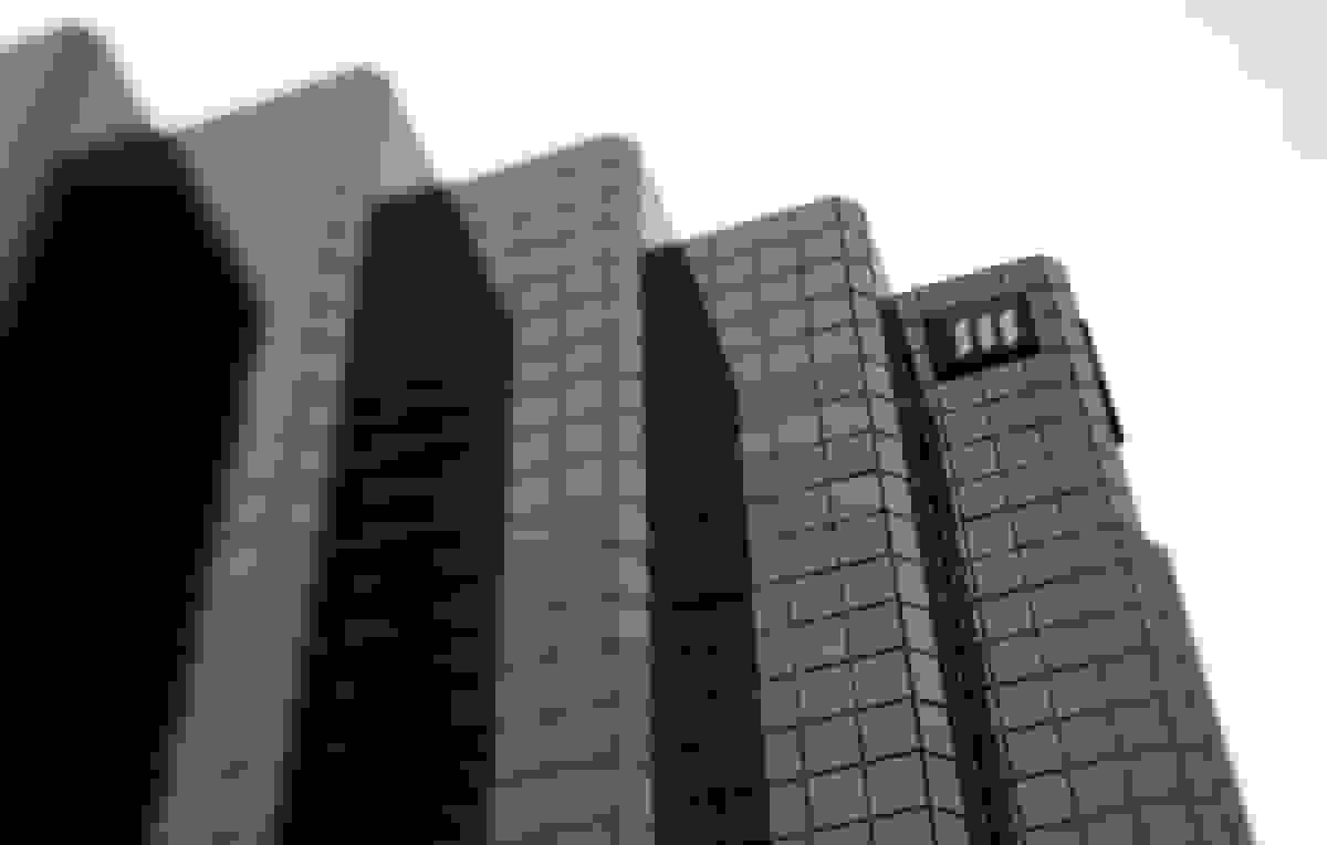 مانولیف‌ای سی‌کیو‌اس ۱.۱ میلیارد دلار برای انتقال ریسک سنتتیک جمع‌آوری کرد