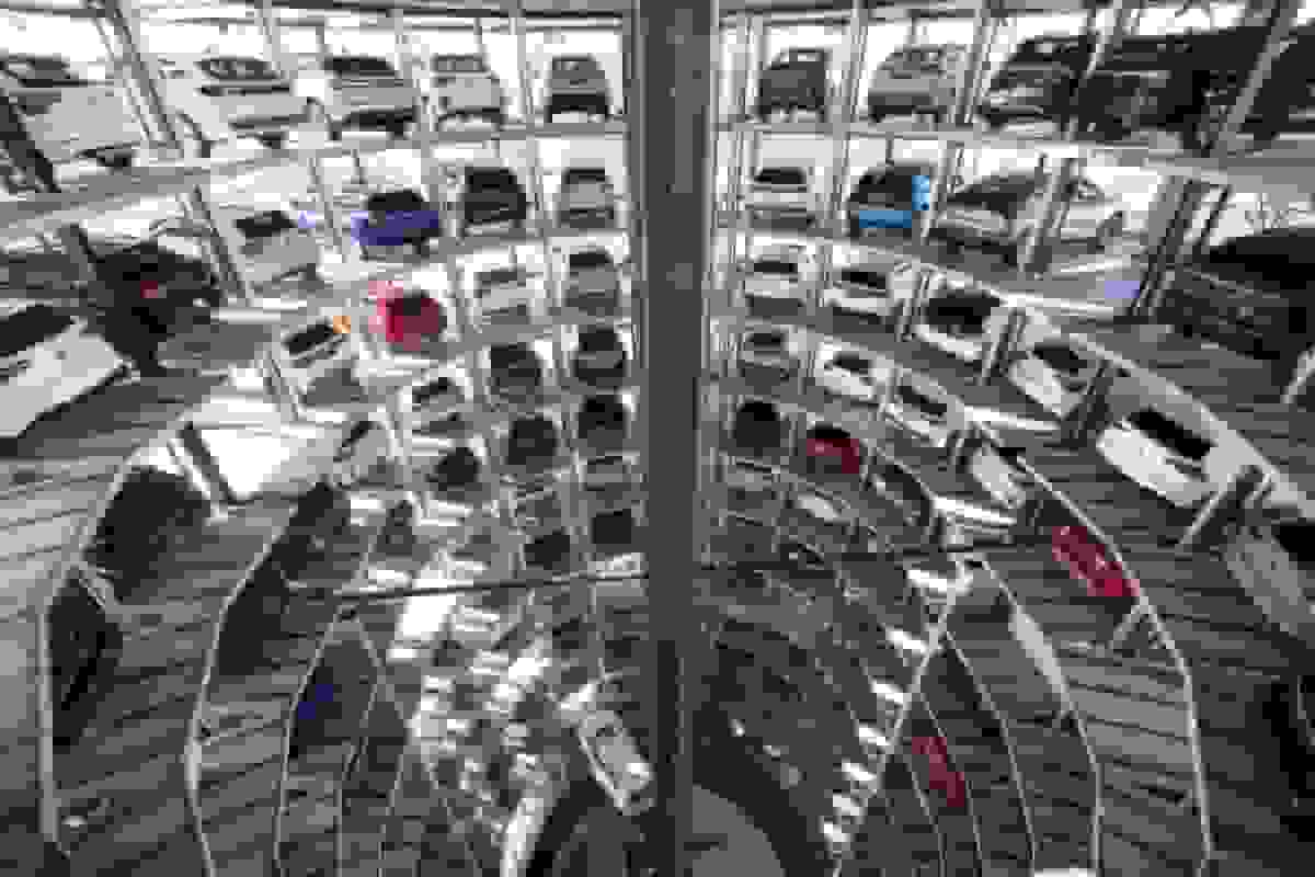 اروپا تلاش می‌کند برای صنعت خودرو که در حال حاضر گیر کرده، زمان بخرد