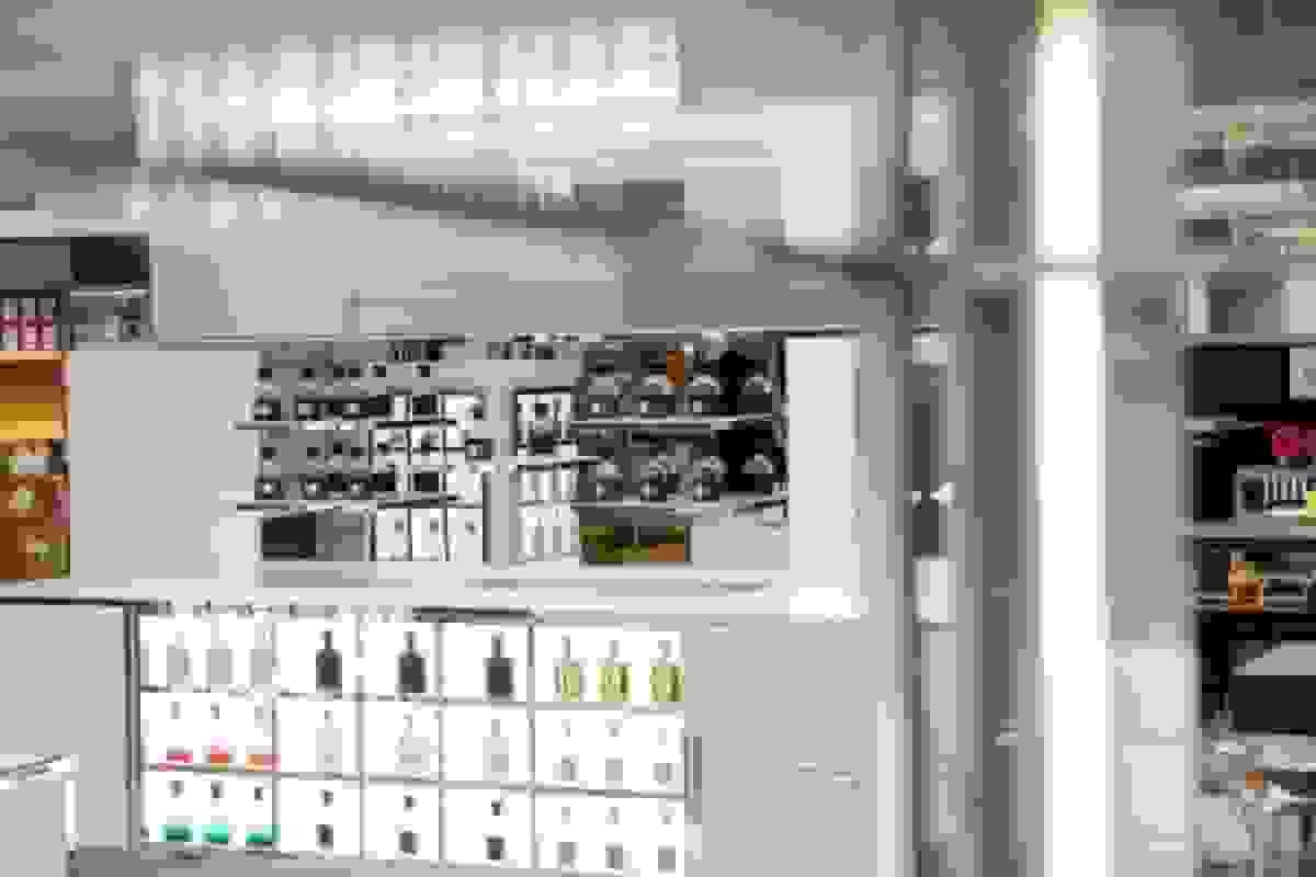 کرینگ بخش لوازم آرایشی خود را به لورئال می‌فروشد