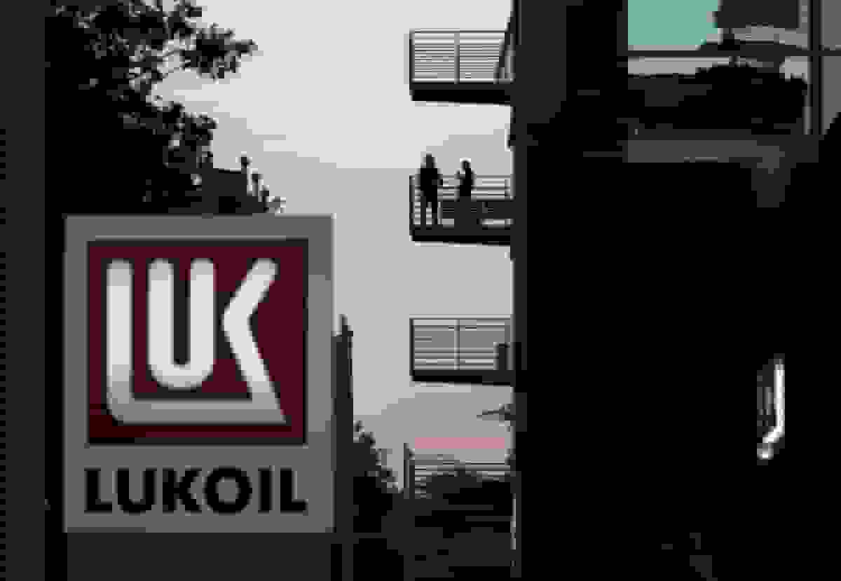 تمدید معافیت تحریم‌های لوک اویل توسط تیم ترامپ همزمان با تشدید مذاکرات