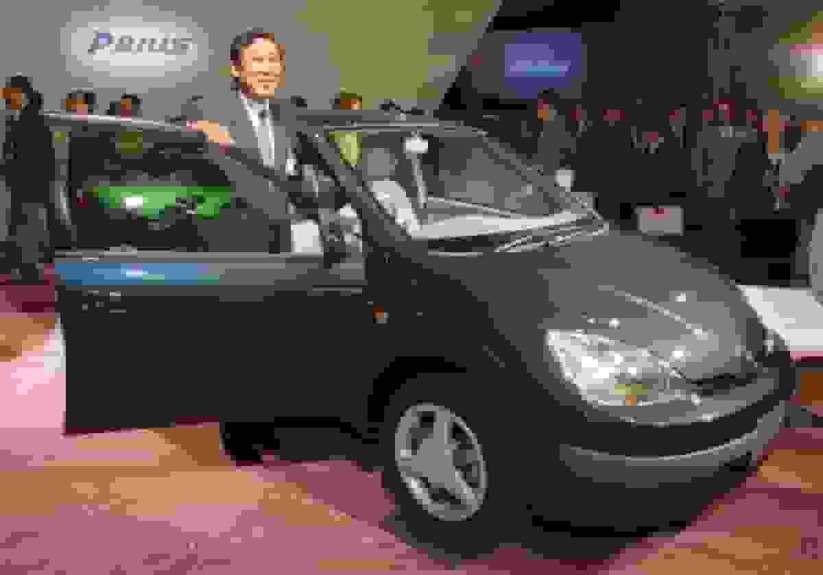 رشد فروش خودروهای الکتریکی در حال کند شدن است: آیا هیبریدها راه‌حل هستند؟