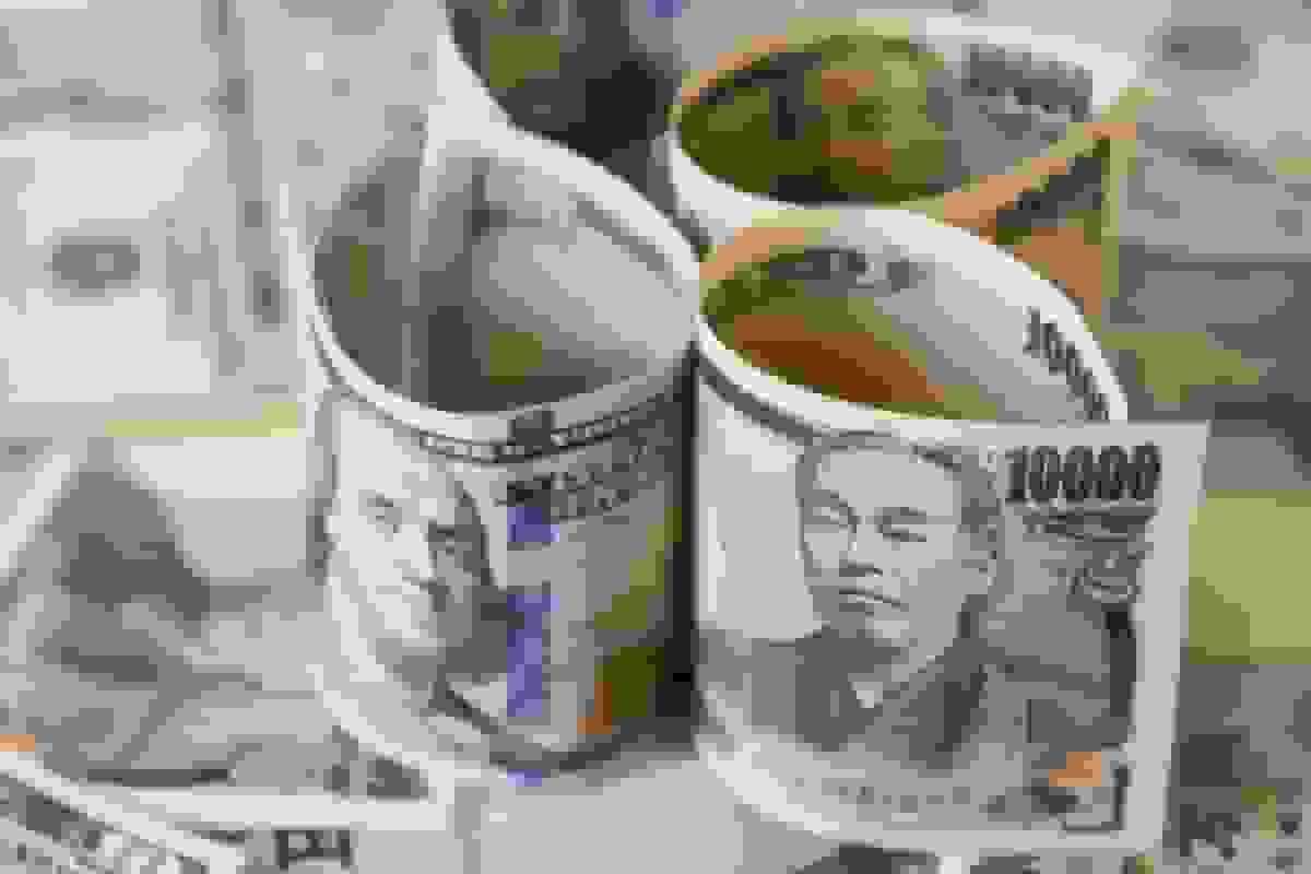 صندوق‌های سرمایه‌گذاری شرط بندی می‌کنند ین تا پایان سال به ۱۶۰ در برابر دلار سقوط کند