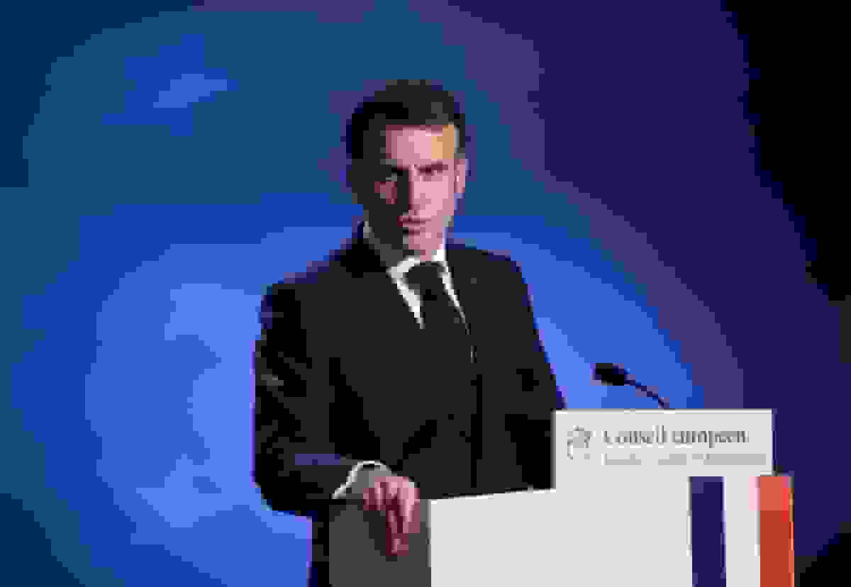 ماکرون: اروپا باید با پوتین درباره اوکراین گفت‌وگو کند