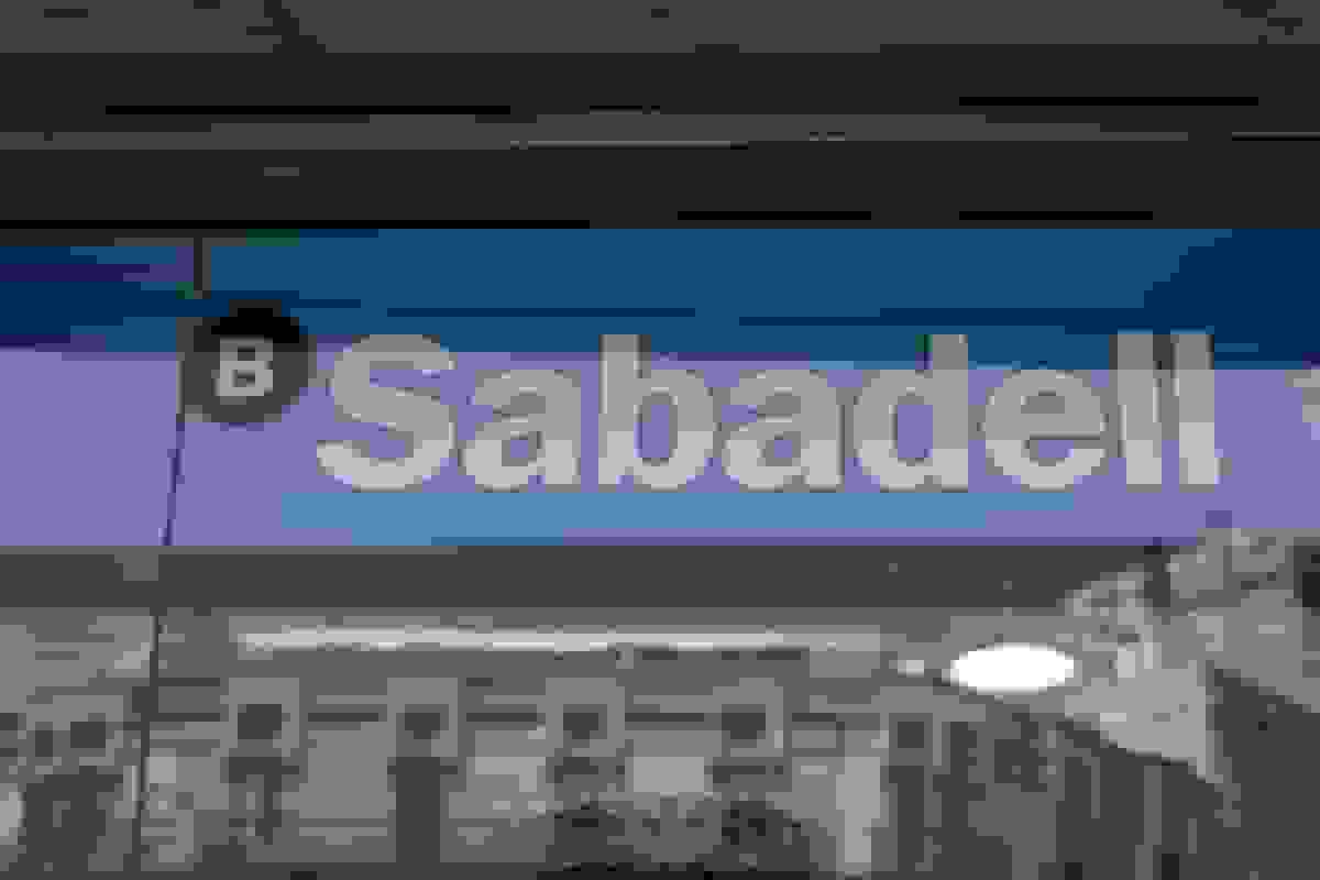 بانکو سابادل سربروس را از خرید وام‌های معوق منع کرد