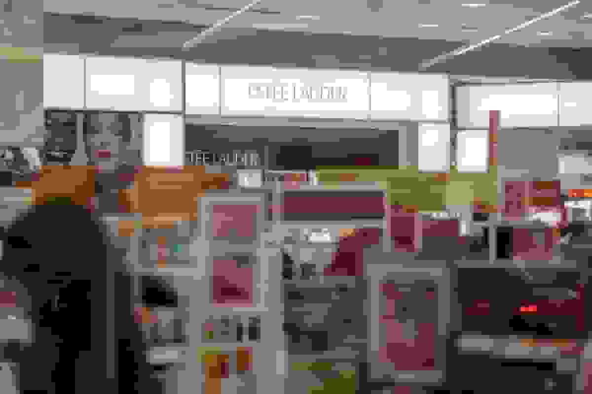 درخواست فروش یک میلیارد دلاری سهام استی‌لادر توسط وارث برند