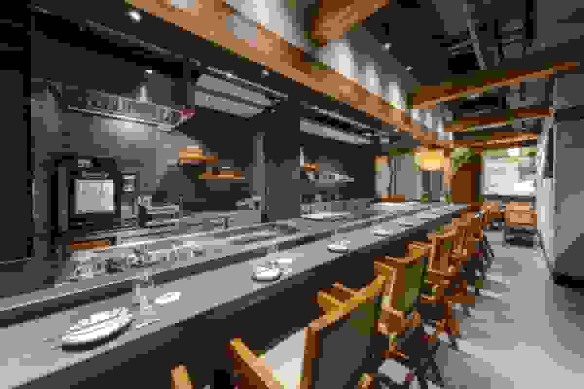 رستوران جدید ایزاکایای سیو سیو در هنگ کنگ تنها دود به چشم می‌گذارد