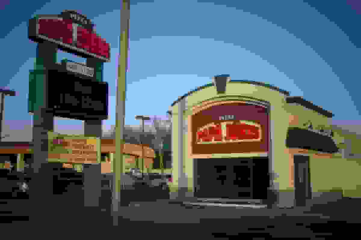 افت شدید سهام پاپا جان‌ز پس از کنار کشیدن آپولو از خرید