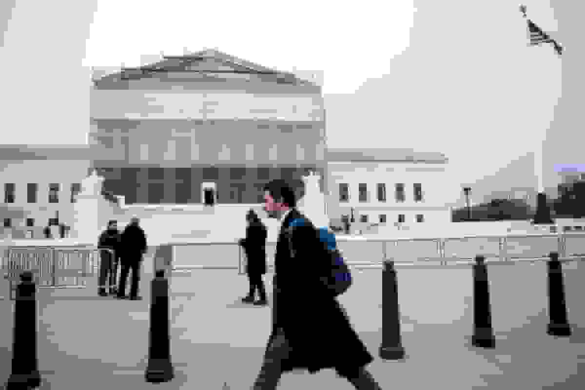 دیوان عالی آمریکا از اختیار رئیس جمهور در برکناری رهبران آژانس‌های فدرال حمایت می‌کند